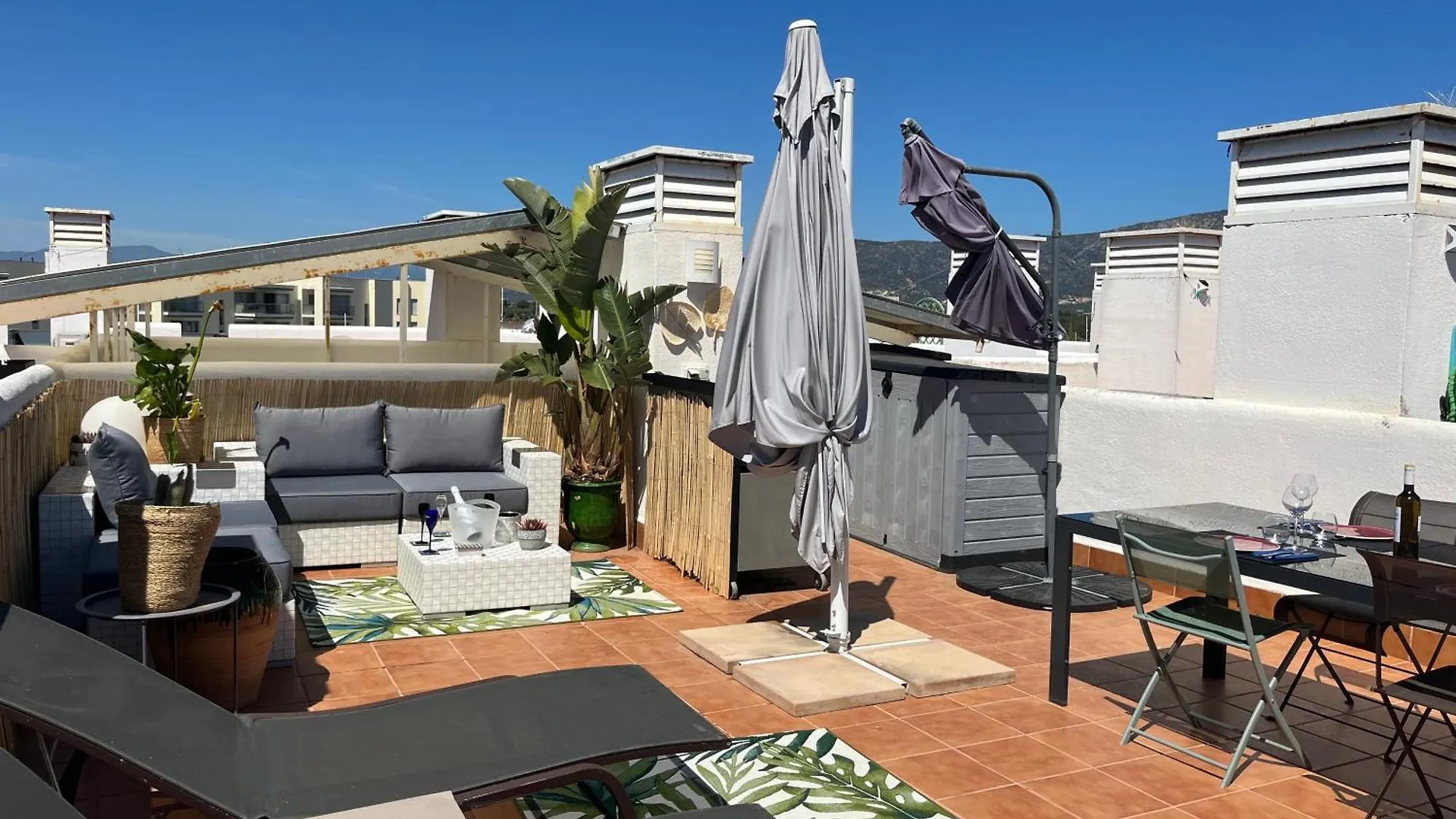 Appartement Avec Terrasse Sur Le Toit Vue Mer Roses