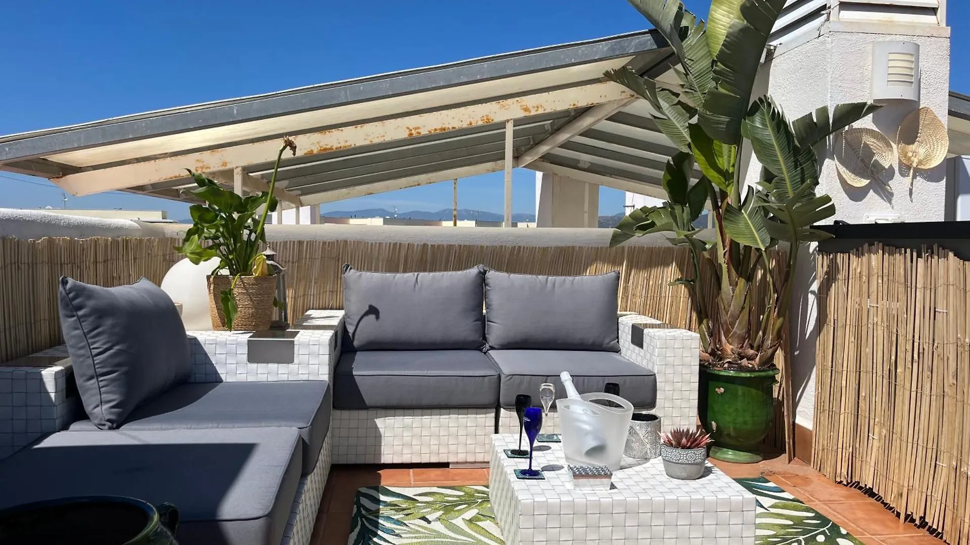 Appartement Avec Terrasse Sur Le Toit Vue Mer Roses